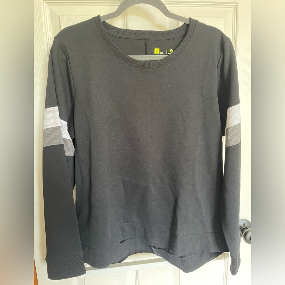 NWOT Xersion crewneck sweatshirt